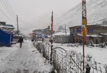 मनाङमा हिमपात, सतर्कता अपनाउन प्रशासनको अनुरोध