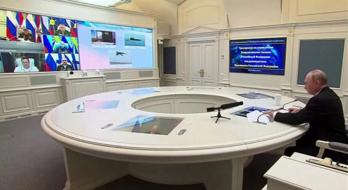 Putin watchs Nuclear drill1666796620
