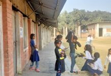 दुई शिक्षकको भरमा विद्यालय, एउटै कक्षामा १५० विद्यार्थी