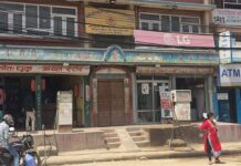 पाँच वर्षदेखि घरको सटरमा सञ्चालन भइरहेको पेट्रोल पम्प सिल