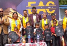 महालक्ष्मी विकास बैंकद्वारा जुनकिरी पब्लिकमा अध्ययनरत विद्यार्थीहरूलाई झोला वितरण