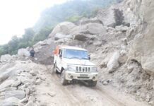 वर्षासँगै मनाङको सडक सञ्जाल टुट्दै