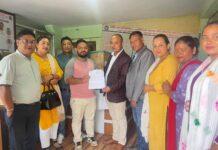 समाजसेवी थापाको पहलमा पनौतीको दुई स्वास्थ्य चौकीलाई स्वास्थ्य सामाग्री सहयोग