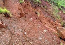 अविरल वर्षाले भत्कियो घर, परिवार विस्थापित