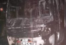 गुडिरहेको बसमा एक्काशी आगाे लागेपछि