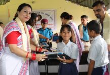 ६८औं प्रहरी दिवशको अवसरमा विद्यार्थीहरूलाई स्टेशनरी सामग्री तथा ब्याग वितरण