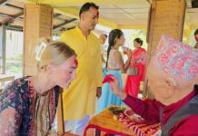विदेशी पर्यटकले मनाए दसैँ