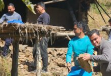 भूकम्प प्रभावित क्षेत्रमा कांग्रेसले अस्थायी टहरा बनाउन सुरु