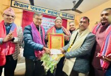 गोपाल गिरी स्मृति पत्रकारिता पुरस्कार वृजलाल पासवानलाई प्रदान