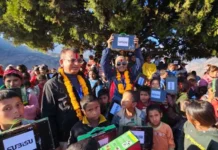 सुबिसुले भूकम्पपीडितलाई सोलार बत्ती प्रदान