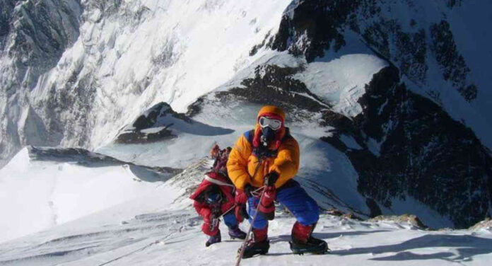 Nepal-mandates-electronic-rescue-chips-for-Mount-Everest-climbers_19E4pdaZyU