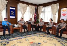 प्रहरी महानिरीक्षक कुँवर र इन्डोनेसियन नेशनल प्रहरीका हेड अफ इन्टरनेशनल रिलेसन्स् डिभिजन प्रमुख बिच शिष्टाचार भेटघाट