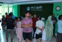 बचतकर्ताले घेराउ गरे मञ्जुश्री बहुउद्देश्यीय सहकारीको शाखा कार्यालय घेराउ