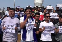 केपी ओलीलाई गिरीबन्धुको चिया भन्दै खुवाए