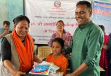 बालबालिकाहरूलाई झोला तथा स्टेशनरी वितरण