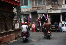 कामपाले पिच गरेको सडक एक साता नबित्दै बिग्रियाे