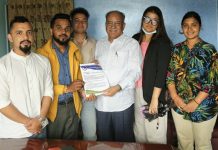 नेपालमा पढ्न सिट नपाएर गएकाले सरकार पनि गम्भीर हुनुपर्छ: प्रचण्ड