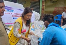 बाढी पहिरो पिडितलाई राहत सामाग्री प्रदान