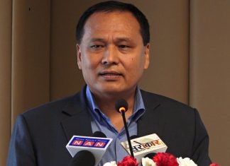 पदमुक्त भएका कुलमान सर्वोच्च अदालतमा पुग्याे