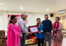 नेपाली राष्ट्रिय महिला फुटबल टाेलीकी डिफेण्डर पूजा राना सम्मानित