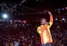 चर्चित गायक ओम सुनारले प्रथम थली सांस्कृतिक महोत्सवमा दर्शकलाई छचछमी नचाए