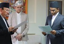 नवनियुक्त गभर्नर प्रा. डा. विश्वनाथ पौडेलले गरे शपथग्रहण
