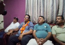 युद्धमा फसेका मेयर गृहनगर आइपुगे