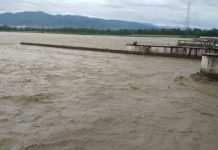कञ्चनपुरको शारदा ब्यारेजबाट सवारी साधन चलाउनमा रोक