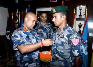 सशस्त्र प्रहरी नायव निरीक्षक रमेश थापा सम्मानित