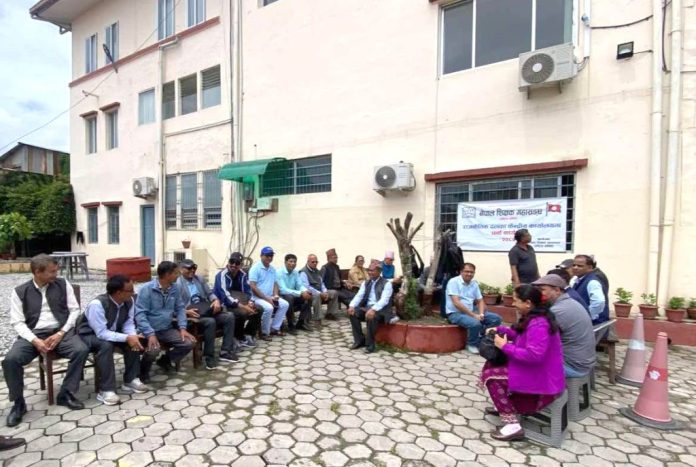Teacher-Dharna-1024x687