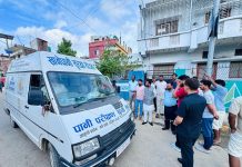 मन्त्री यादव स्वयम् पानी परिक्षण स्थलमा