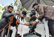 बालेन मधेशी शहीद पार्क पुगेर शहीदहरूको शालिकमा माल्यार्पण