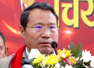 नेकपा धुलो टकटकाएर अघि बढ्ने