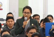 संसदप्रति उत्तरदायी बन्न आग्रह