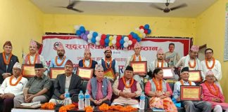 यस बर्षकाे स्रष्टा सम्मान इन्द्र चौधरीलाई सम्मान प्रदान