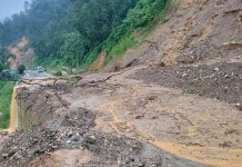 अविरल वर्षाका कारण मुख्य राजमार्गहरू अवरुद्ध