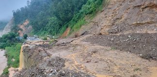 अविरल वर्षाका कारण मुख्य राजमार्गहरू अवरुद्ध