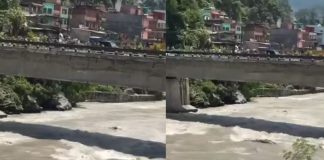 पुलबाट व्यक्ति हामफालेका अझै बेपत्ता