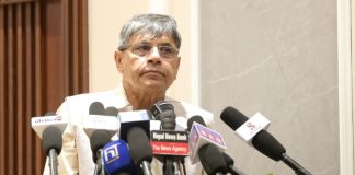 मुलुक ‘नालायक’हरूबाट ‘लफङ्गा’हरूको हातमा पुग्याे