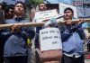 नेविसंघ रित्तो ग्यास सिलिन्डर बोकेर प्रदर्शन