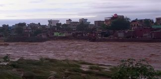 टप मजुवाका ५ घर बाढीले बगायाे